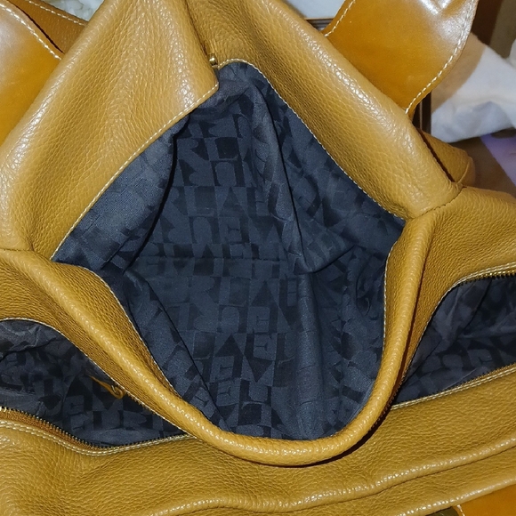 Chic Tan Leather Shoulder Bag - Picture 4 of 9